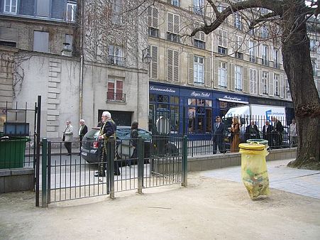 P2370048