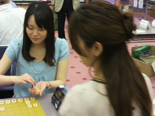 女流棋士とのペア将棋コーナー綾にゃんチームは中村桃子さんチームと 照片共享页面 撮影蔵