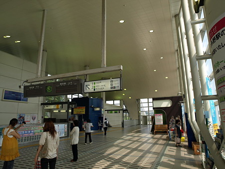 八王子みなみ野駅改札付近