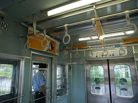 小田急線車内(相模大野駅)