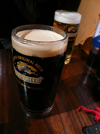 新橋・立ち飲み 竜馬 黒ビール 500円
