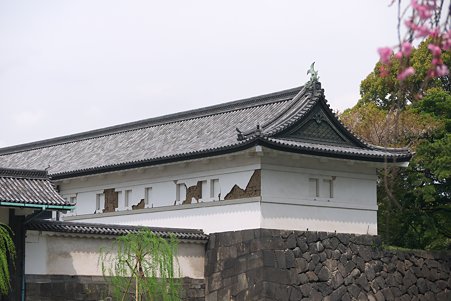 2011.04.11　皇居　大手門　渡櫓の壁　震災被害