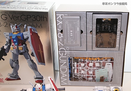 ガンプラケータイ「945SH G Ver.GP30th」の展示07