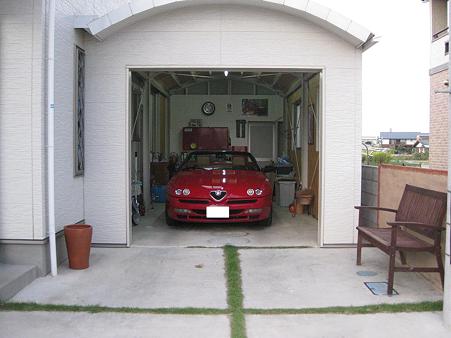 Ｓｐｉｄｅｒ ｉn Garage